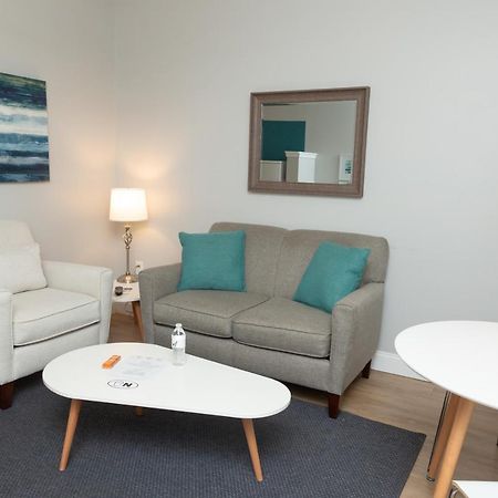 The Acorn Suites Мебън Екстериор снимка