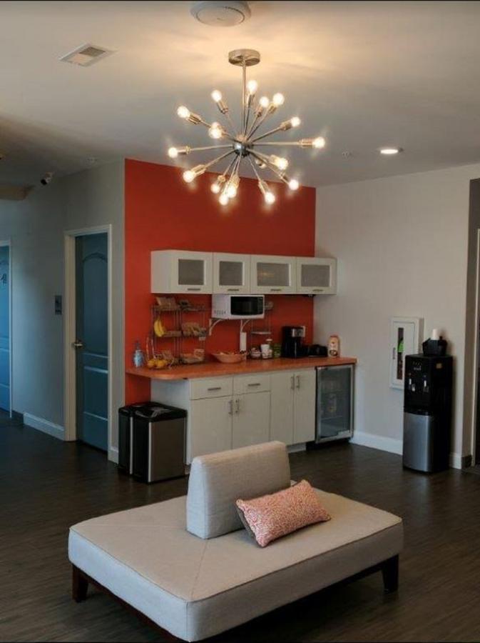 The Acorn Suites Мебън Екстериор снимка