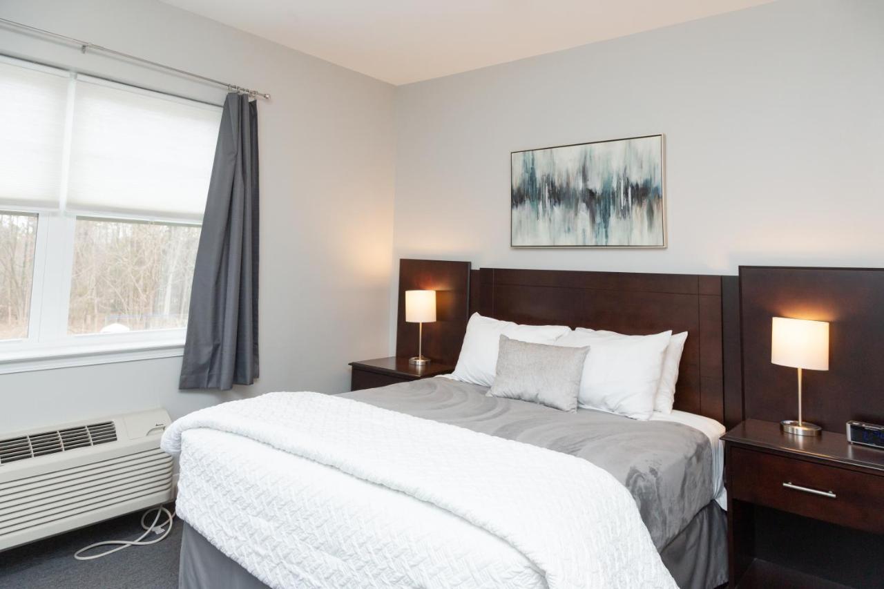 The Acorn Suites Мебън Екстериор снимка