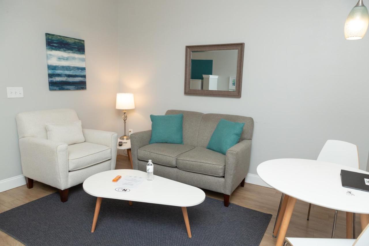 The Acorn Suites Мебън Екстериор снимка