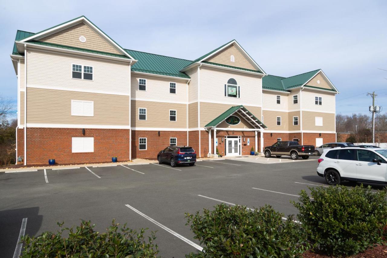 The Acorn Suites Мебън Екстериор снимка