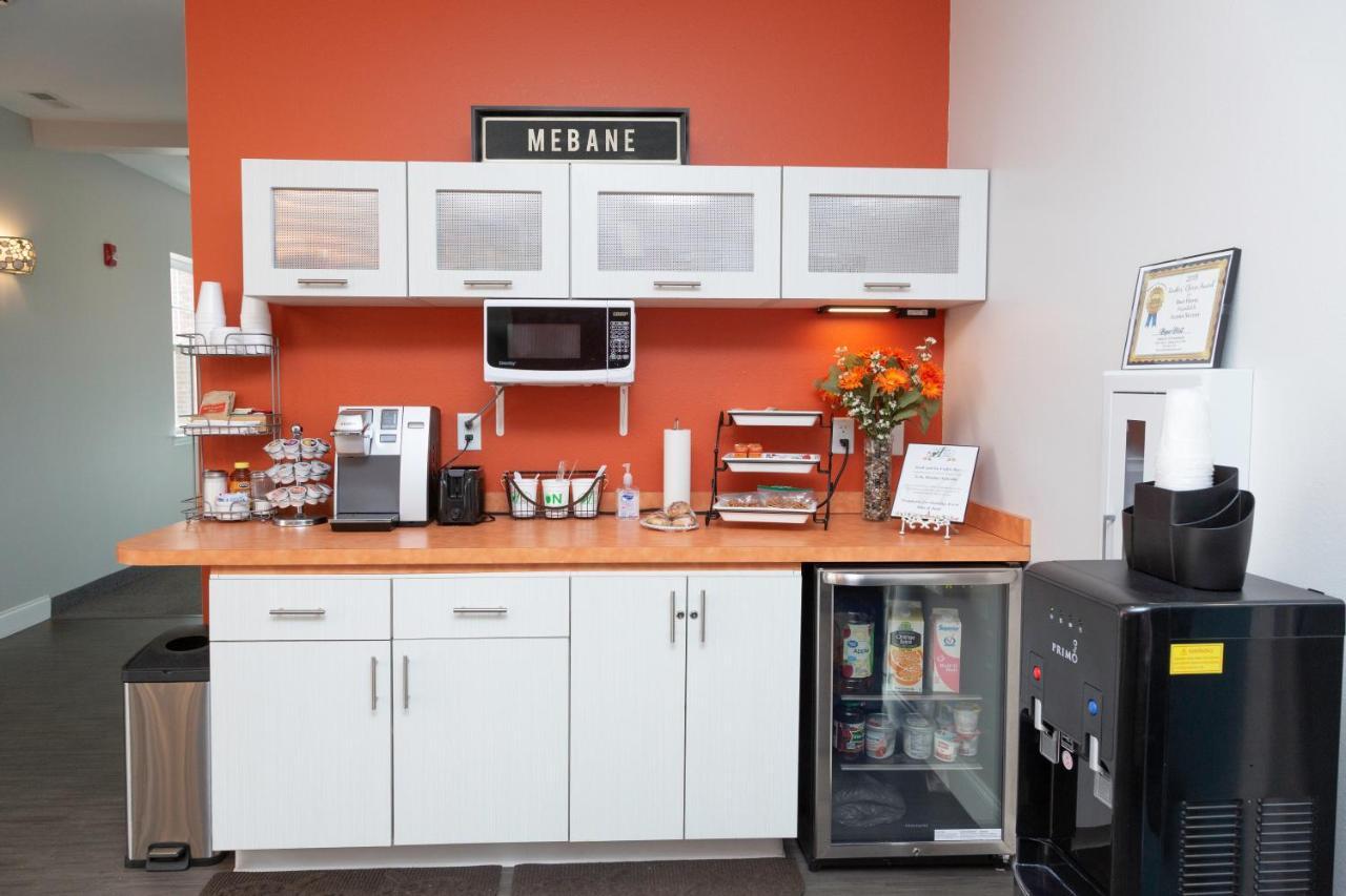 The Acorn Suites Мебън Екстериор снимка