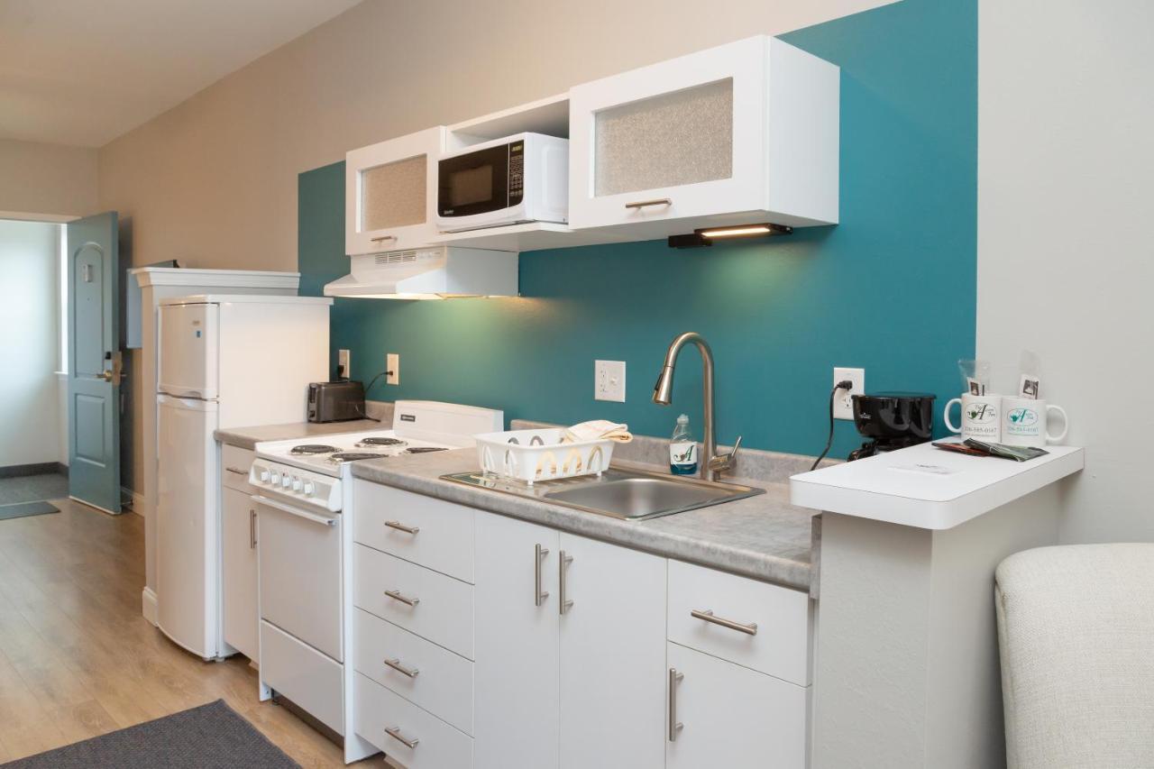 The Acorn Suites Мебън Екстериор снимка